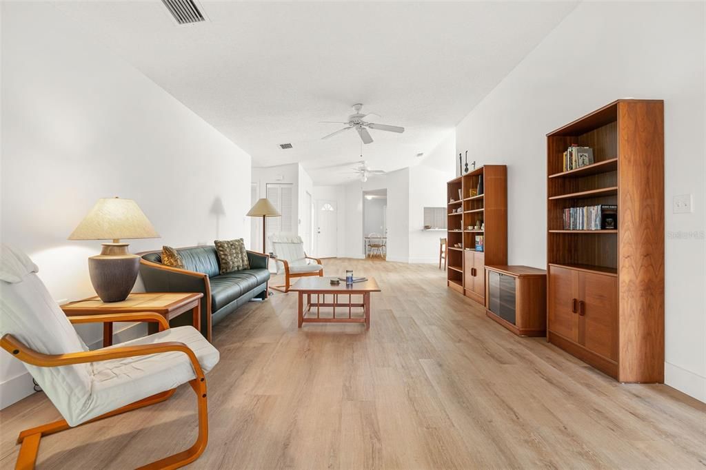 En Venta: $339,000 (3 camas, 2 baños, 1647 Pies cuadrados)