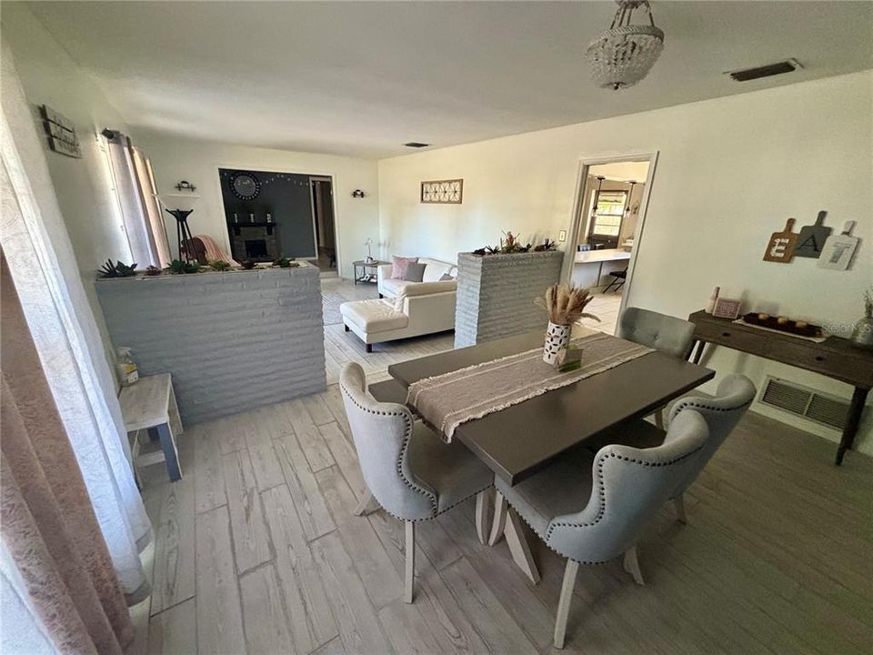 На продажу: $349,900 (5 спален, 3 ванн, 2609 Квадратных фут)