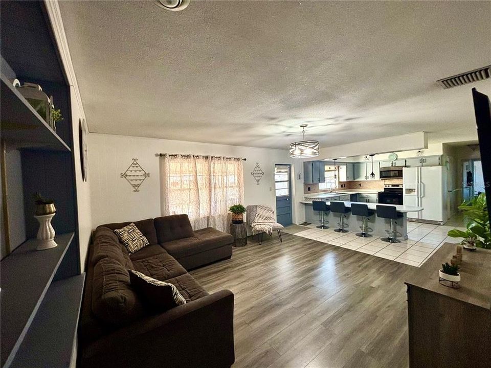 На продажу: $349,900 (5 спален, 3 ванн, 2609 Квадратных фут)