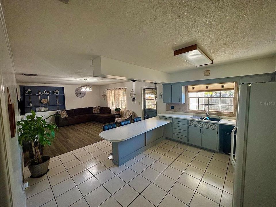 На продажу: $349,900 (5 спален, 3 ванн, 2609 Квадратных фут)