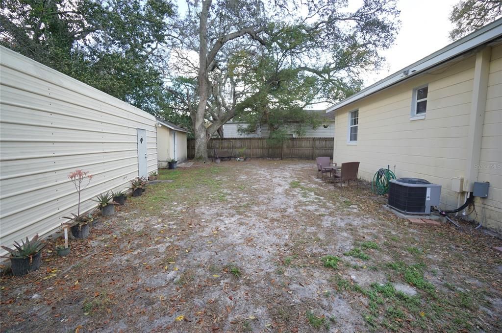 Active With Contract: $1,795 (2 beds, 1 baths, 912 Square Feet)