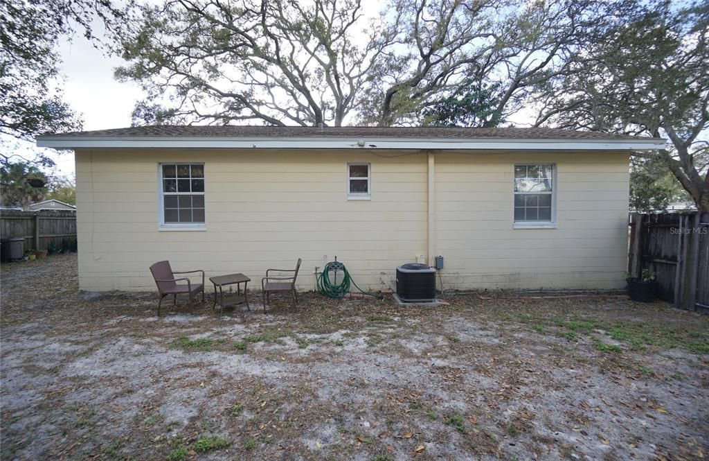 Active With Contract: $1,795 (2 beds, 1 baths, 912 Square Feet)