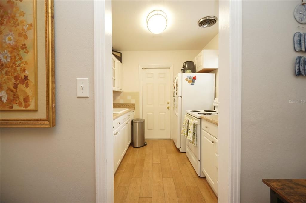 Active With Contract: $1,795 (2 beds, 1 baths, 912 Square Feet)