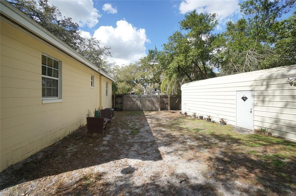 Active With Contract: $1,795 (2 beds, 1 baths, 912 Square Feet)