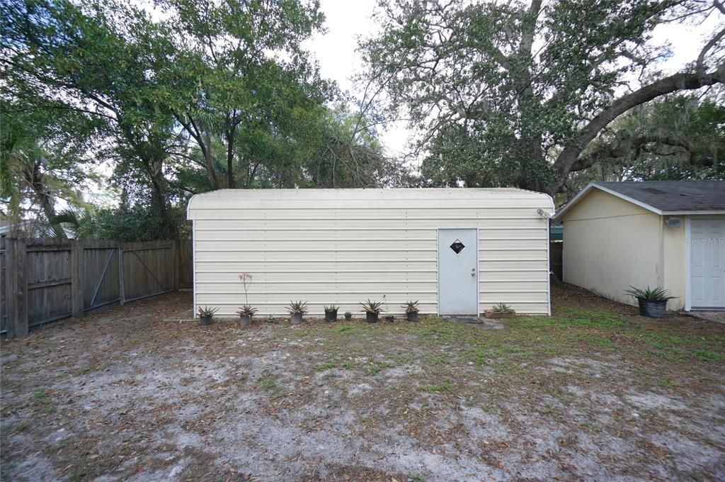 Active With Contract: $1,795 (2 beds, 1 baths, 912 Square Feet)