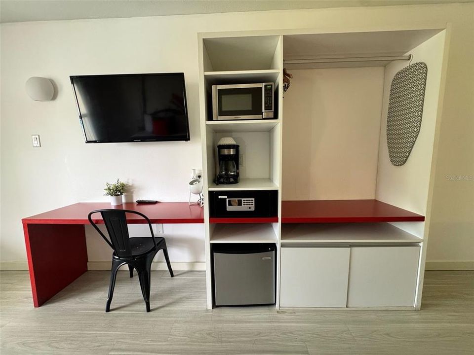 For Sale: $85,000 (1 beds, 1 baths, 325 Square Feet)