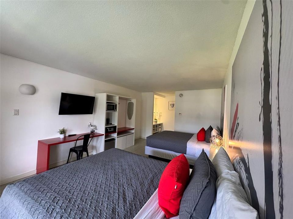 For Sale: $85,000 (1 beds, 1 baths, 325 Square Feet)