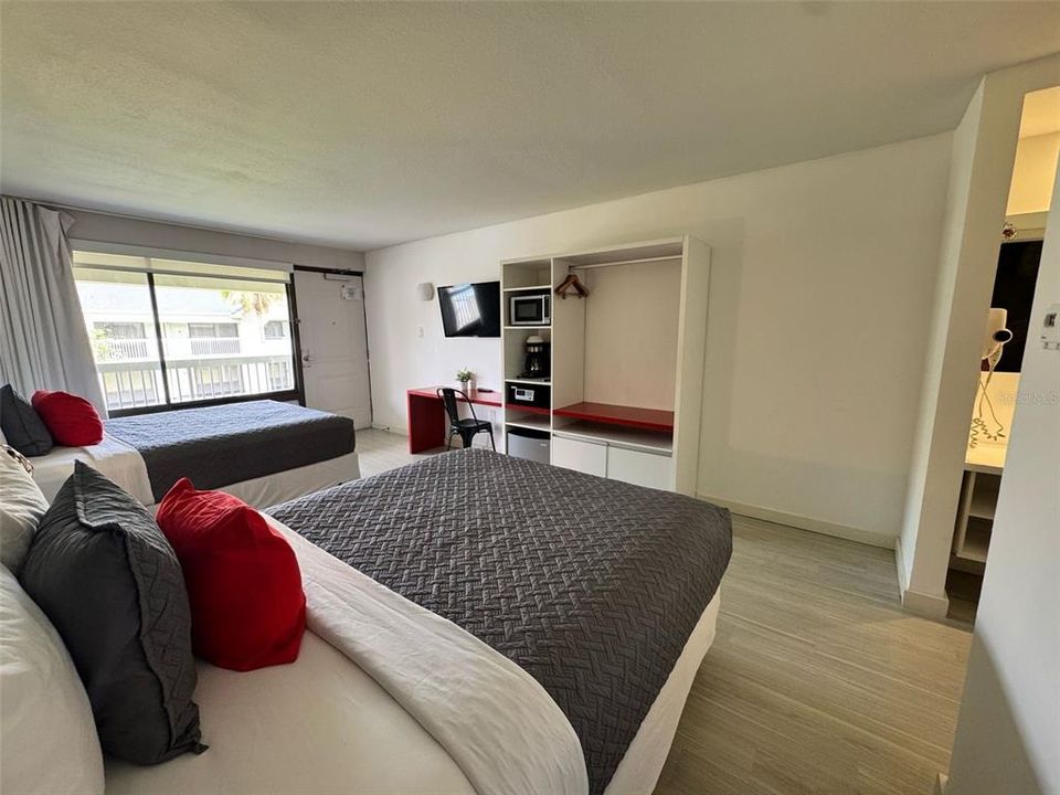 For Sale: $85,000 (1 beds, 1 baths, 325 Square Feet)