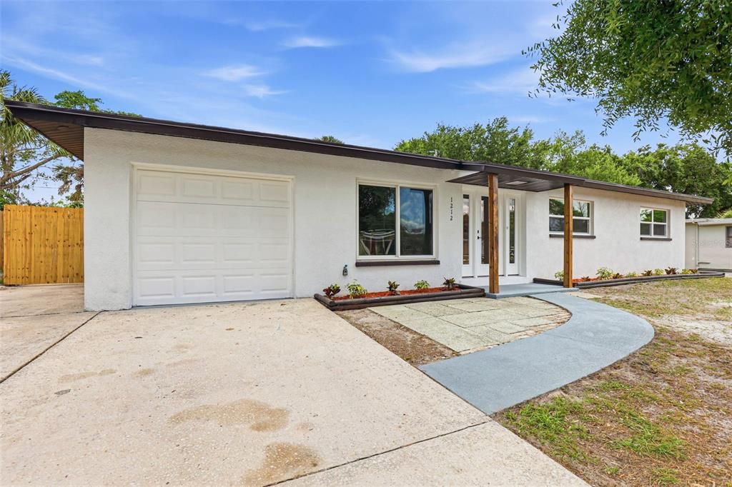 Vendido Recientemente: $399,000 (4 camas, 3 baños, 1500 Pies cuadrados)