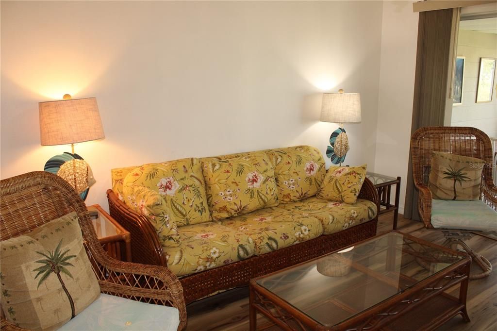 Activo con contrato: $1,450 (2 camas, 2 baños, 896 Pies cuadrados)