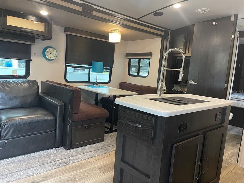 待售: $104,500 (0.04 acres)