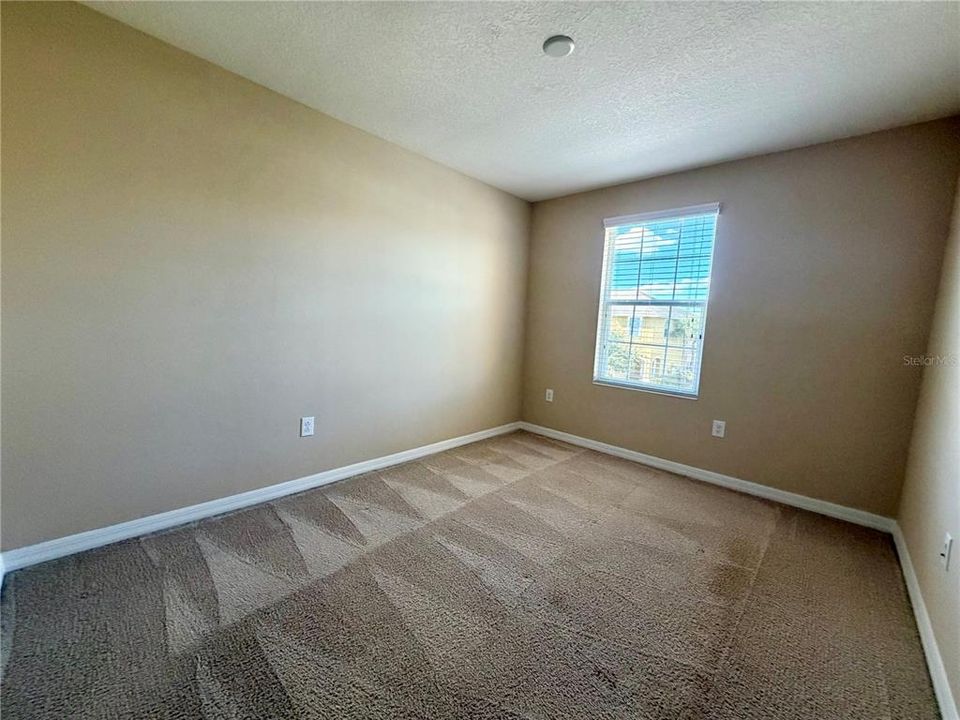 Activo con contrato: $1,995 (3 camas, 2 baños, 1576 Pies cuadrados)