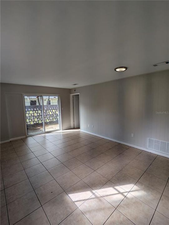 For Rent: $1,400 (2 beds, 1 baths, 777 Square Feet)