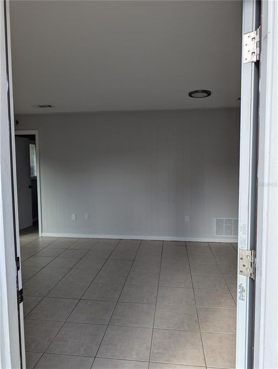 For Rent: $1,400 (2 beds, 1 baths, 777 Square Feet)