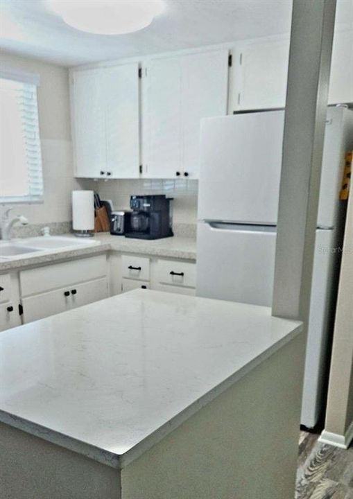 На продажу: $108,000 (2 спален, 1 ванн, 733 Квадратных фут)