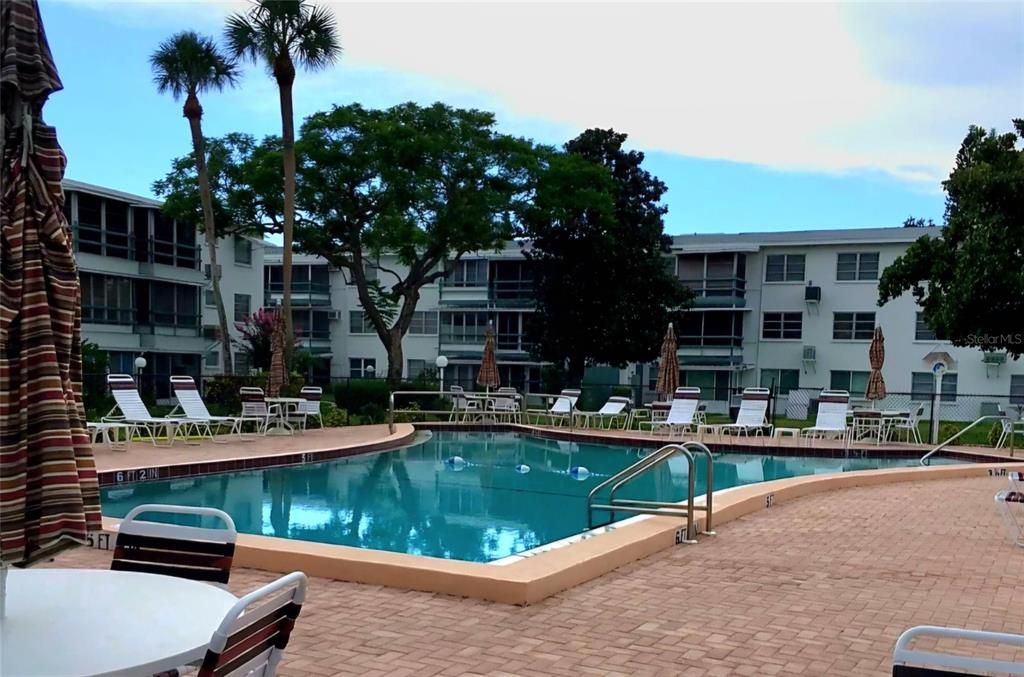 На продажу: $108,000 (2 спален, 1 ванн, 733 Квадратных фут)