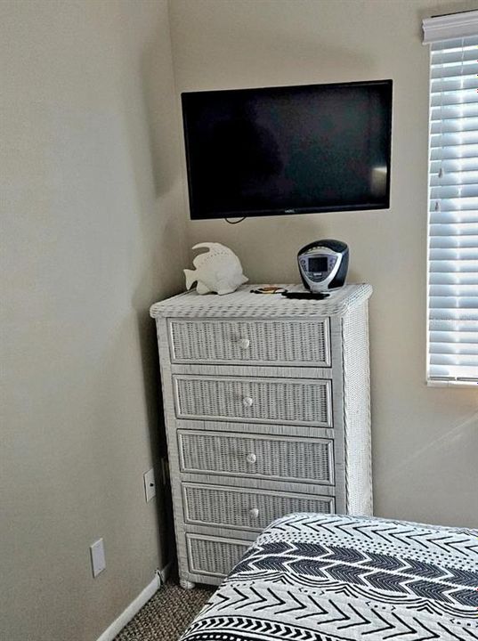 На продажу: $108,000 (2 спален, 1 ванн, 733 Квадратных фут)