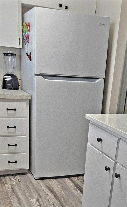 На продажу: $108,000 (2 спален, 1 ванн, 733 Квадратных фут)