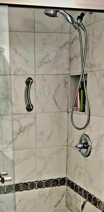 На продажу: $108,000 (2 спален, 1 ванн, 733 Квадратных фут)