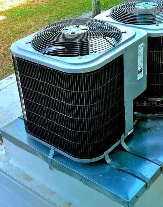 На продажу: $108,000 (2 спален, 1 ванн, 733 Квадратных фут)