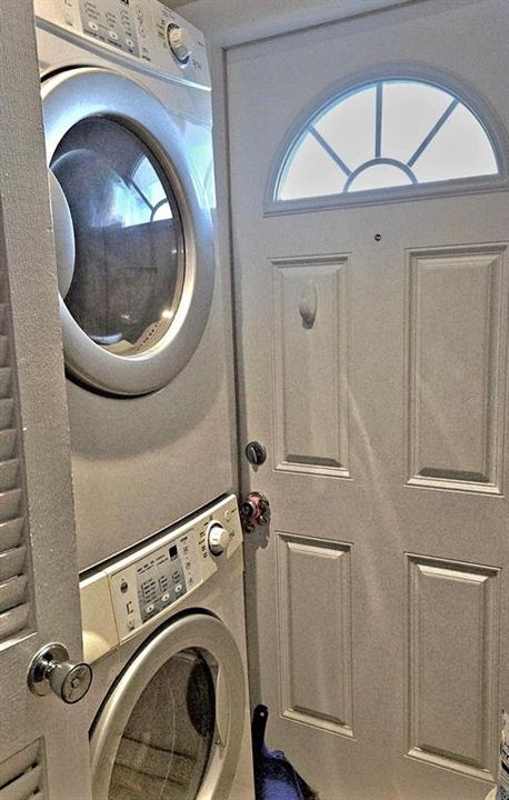 На продажу: $108,000 (2 спален, 1 ванн, 733 Квадратных фут)