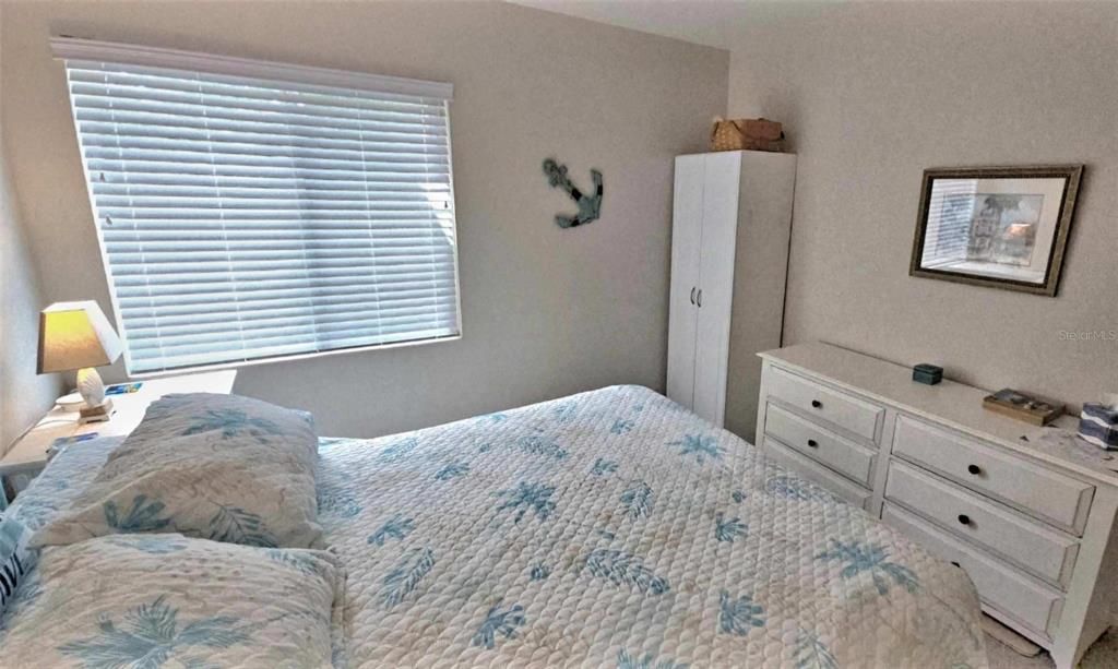 На продажу: $108,000 (2 спален, 1 ванн, 733 Квадратных фут)