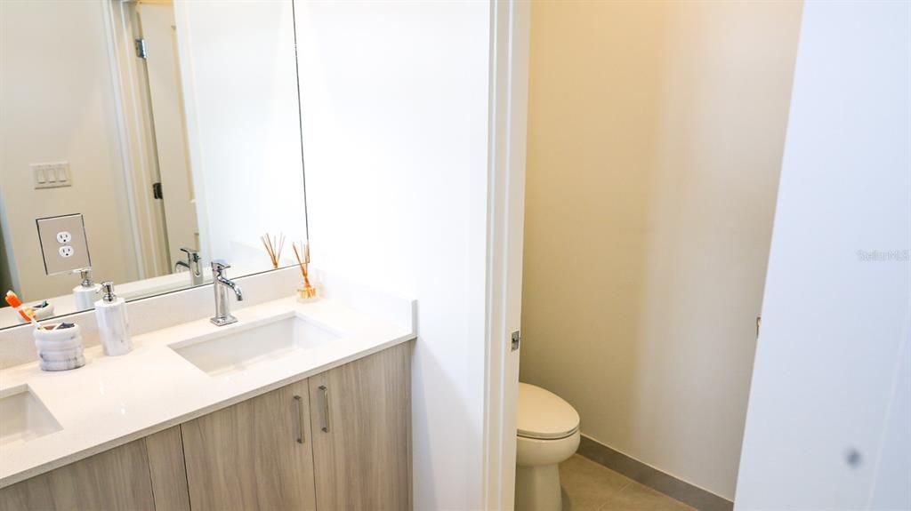 En Venta: $439,000 (3 camas, 2 baños, 1924 Pies cuadrados)