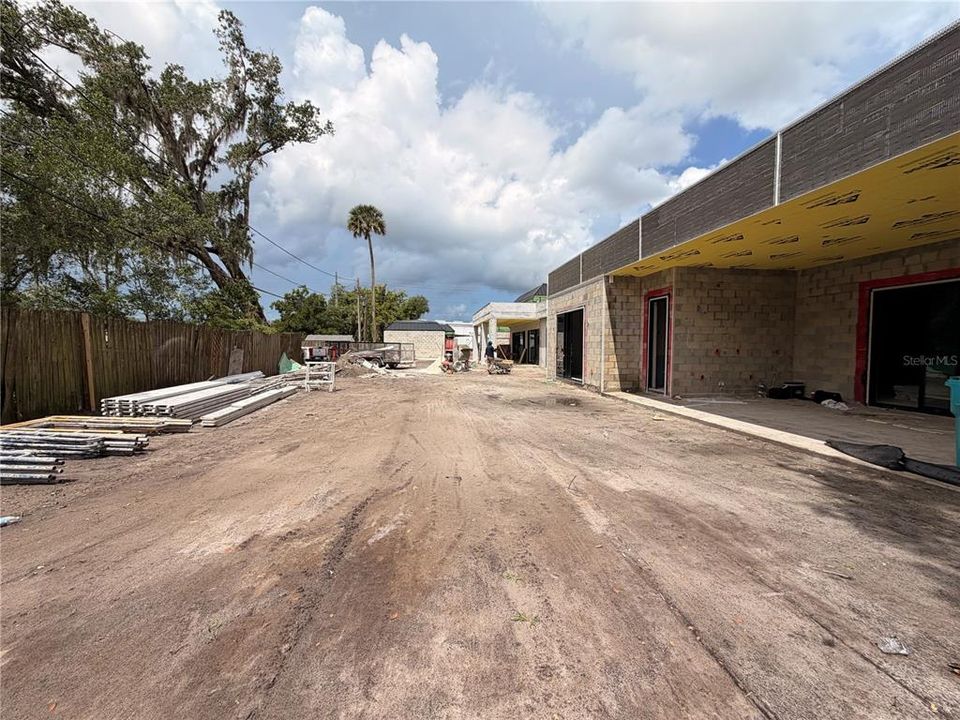 For Sale: $2,400,000 (5 beds, 6 baths, 4416 Square Feet)