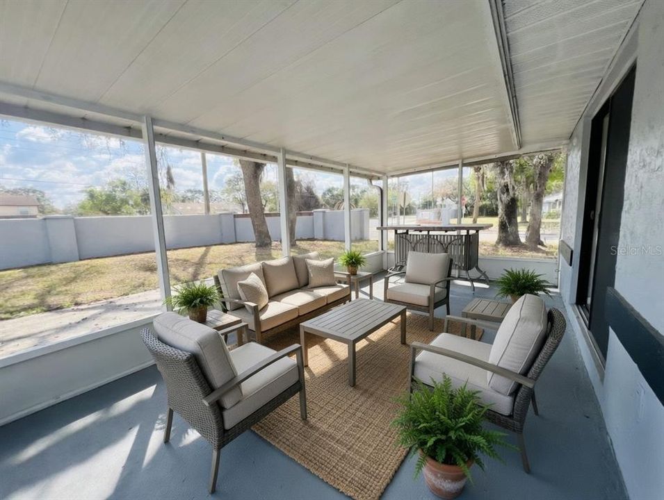 Active With Contract: $259,900 (3 beds, 2 baths, 1114 Square Feet)