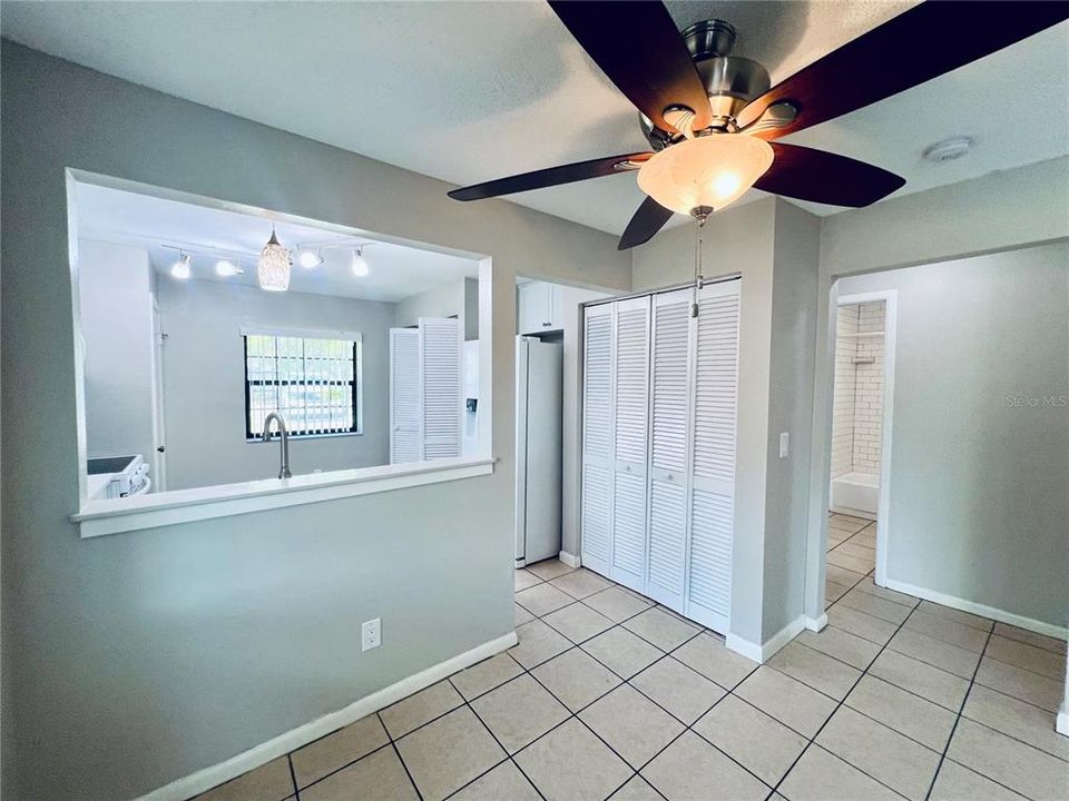 Active With Contract: $259,900 (3 beds, 2 baths, 1114 Square Feet)