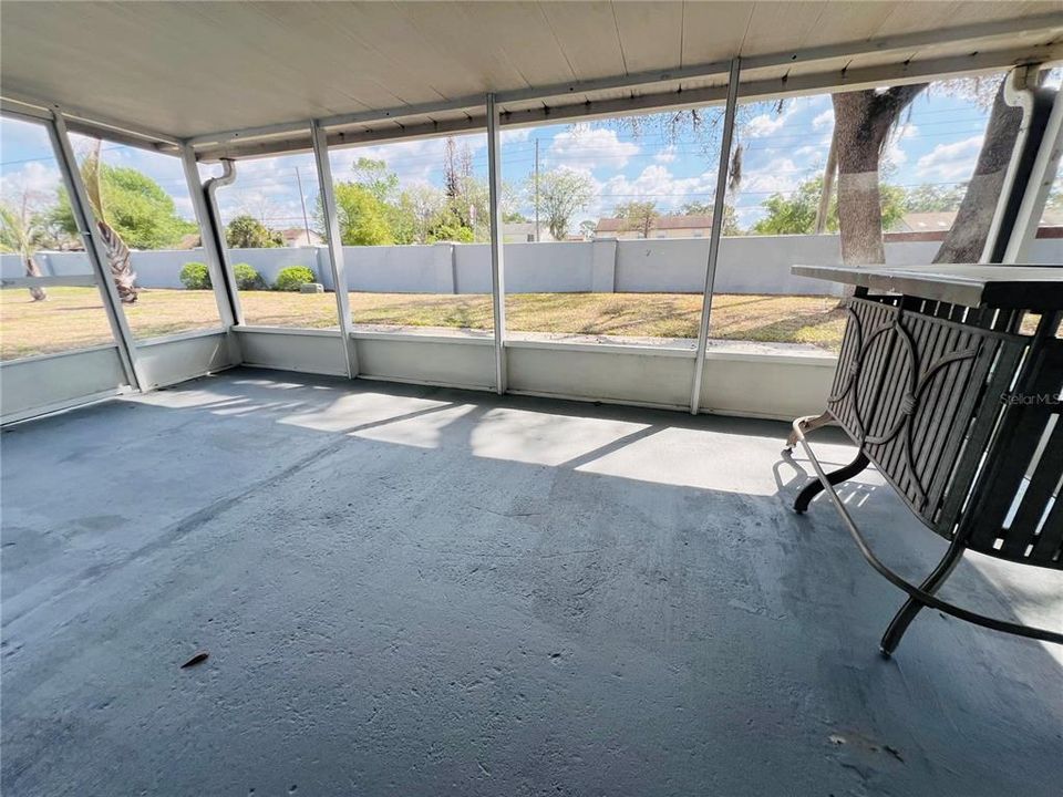 Active With Contract: $259,900 (3 beds, 2 baths, 1114 Square Feet)