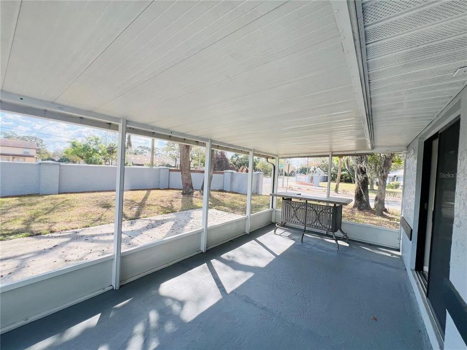 Active With Contract: $259,900 (3 beds, 2 baths, 1114 Square Feet)