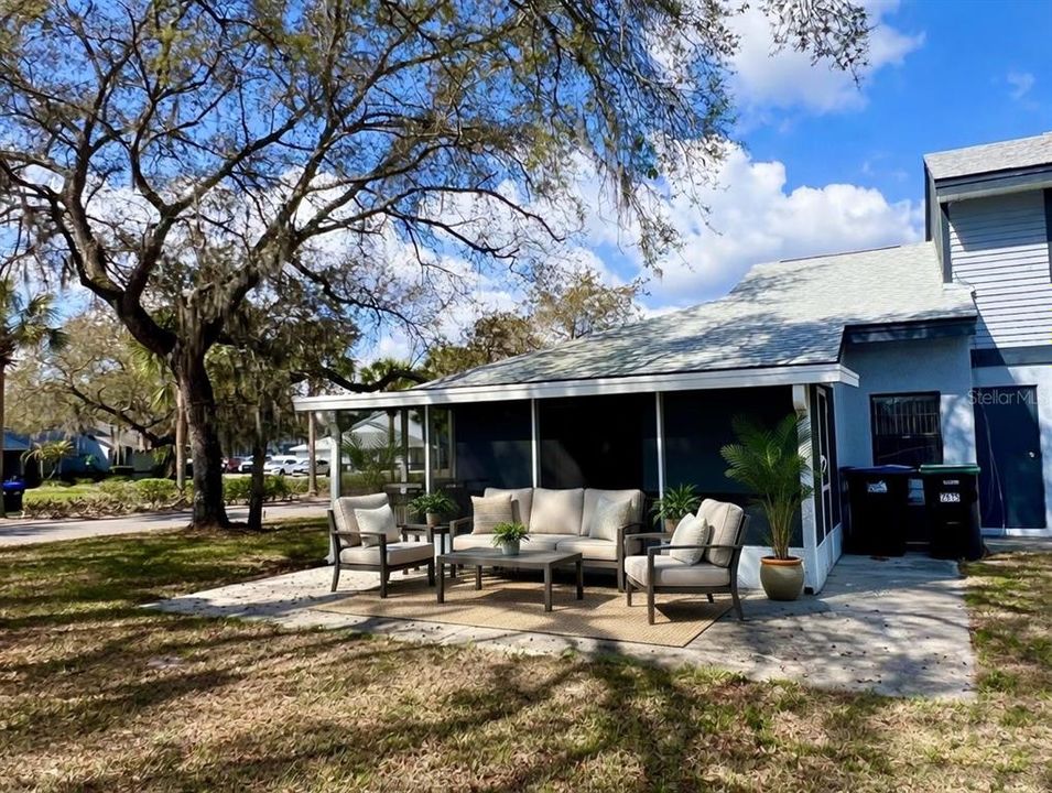 Active With Contract: $259,900 (3 beds, 2 baths, 1114 Square Feet)