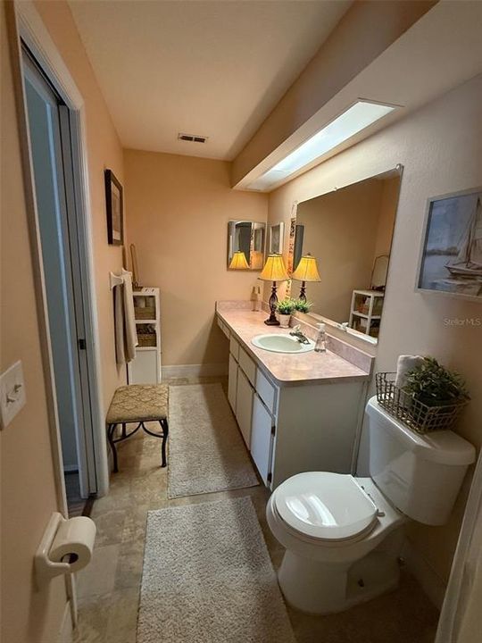 В аренду: $1,850 (2 спален, 2 ванн, 1149 Квадратных фут)