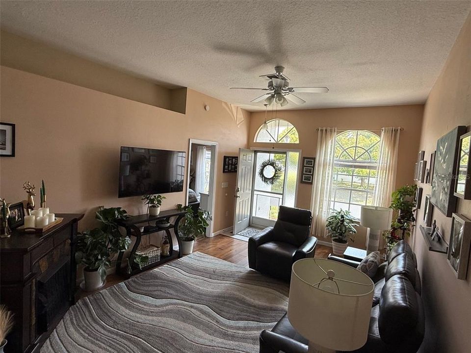 В аренду: $1,850 (2 спален, 2 ванн, 1149 Квадратных фут)