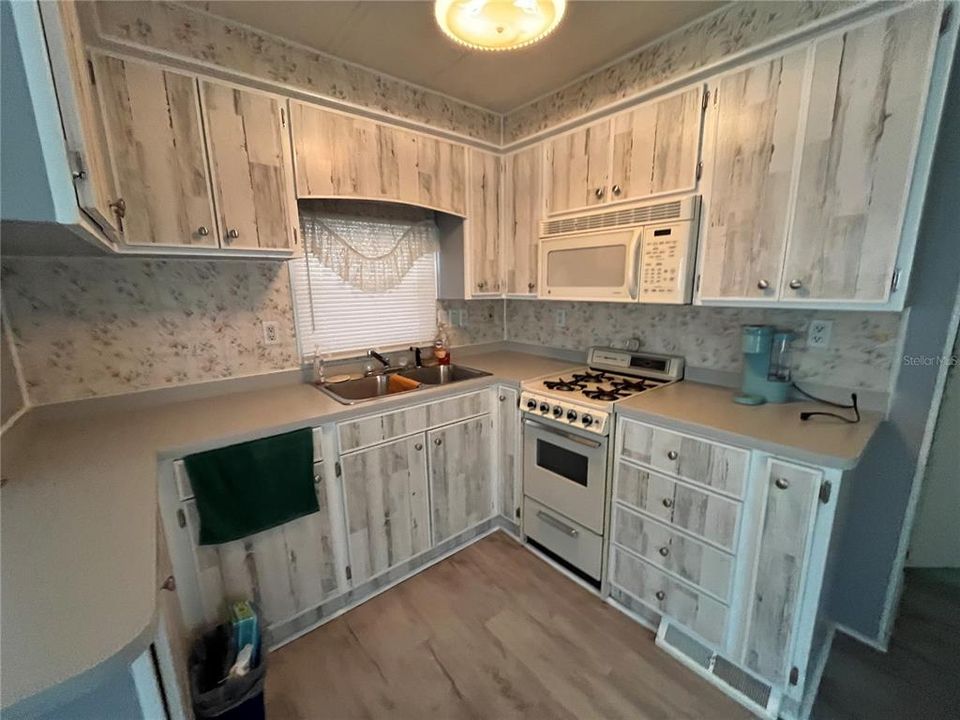 На продажу: $68,500 (1 спален, 1 ванн, 400 Квадратных фут)