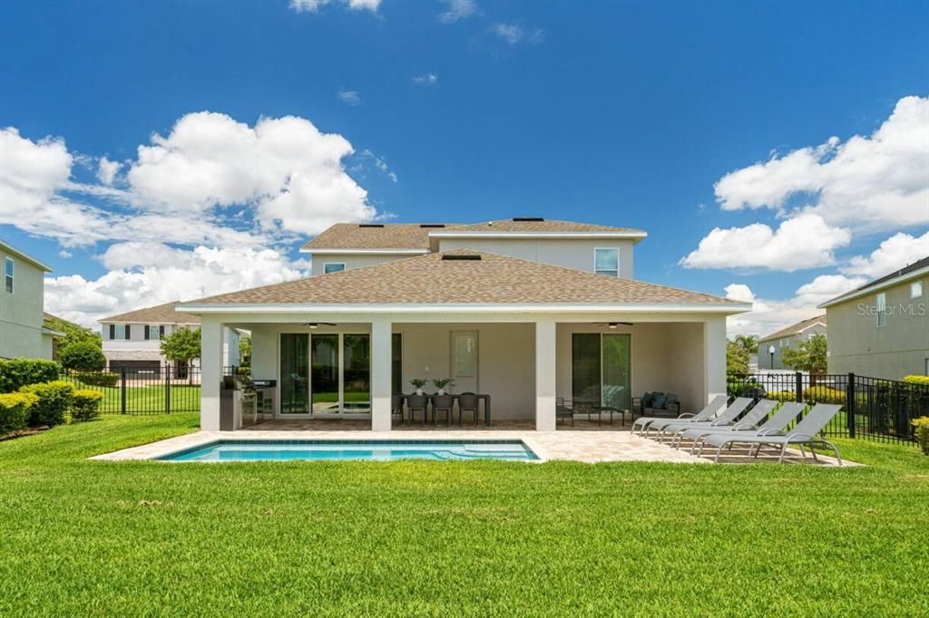 For Sale: $989,000 (8 beds, 8 baths, 4057 Square Feet)