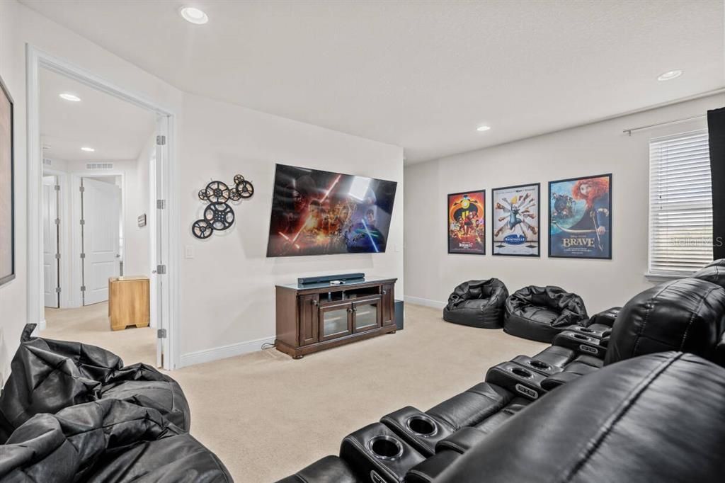 For Sale: $989,000 (8 beds, 8 baths, 4057 Square Feet)