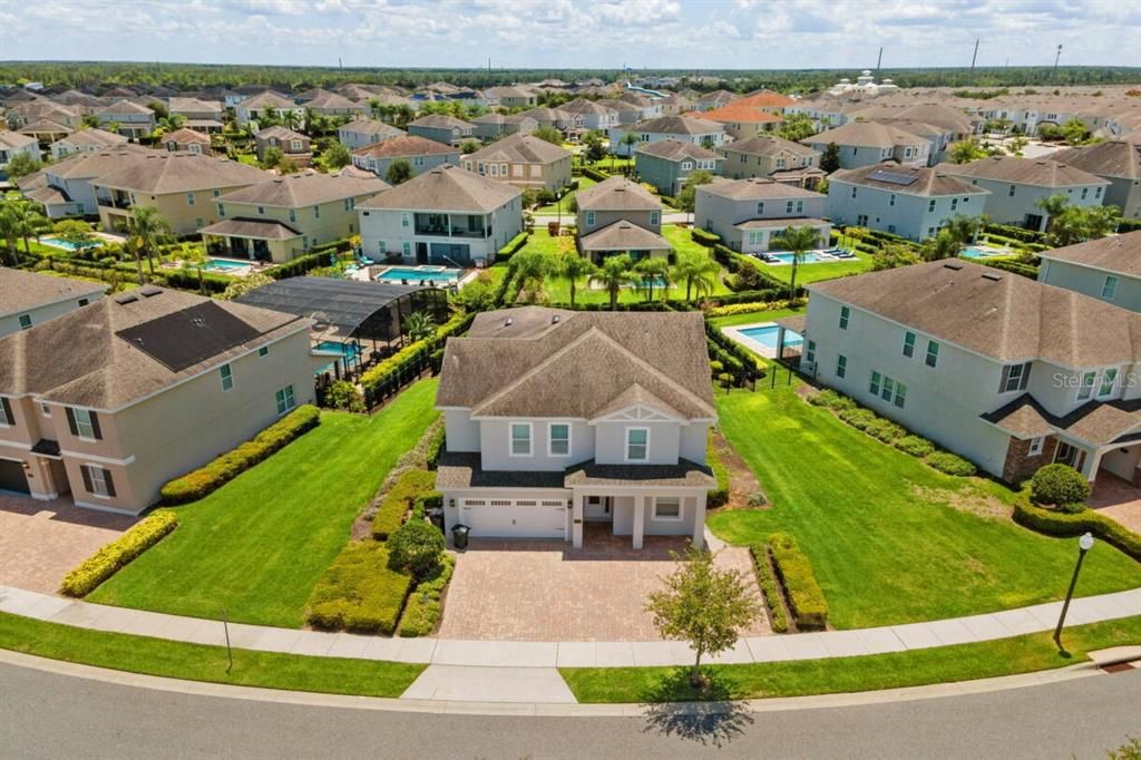 For Sale: $989,000 (8 beds, 8 baths, 4057 Square Feet)