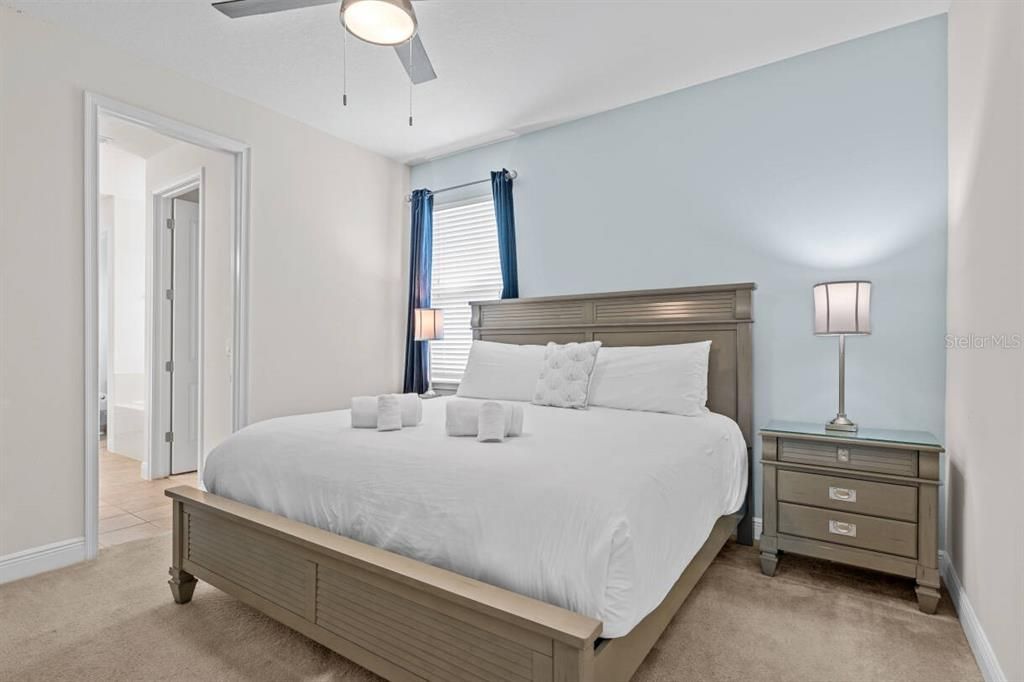 For Sale: $989,000 (8 beds, 8 baths, 4057 Square Feet)