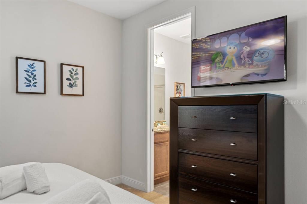 For Sale: $989,000 (8 beds, 8 baths, 4057 Square Feet)