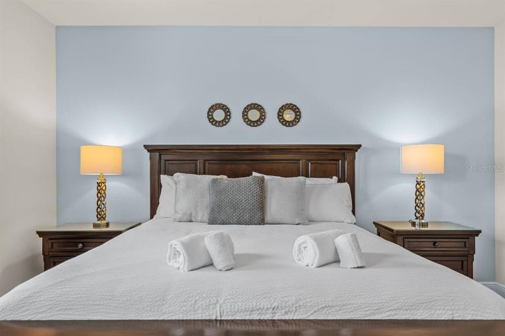 For Sale: $989,000 (8 beds, 8 baths, 4057 Square Feet)
