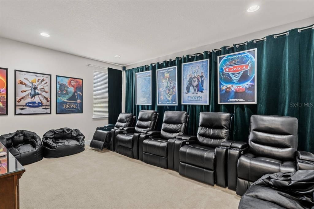 For Sale: $989,000 (8 beds, 8 baths, 4057 Square Feet)