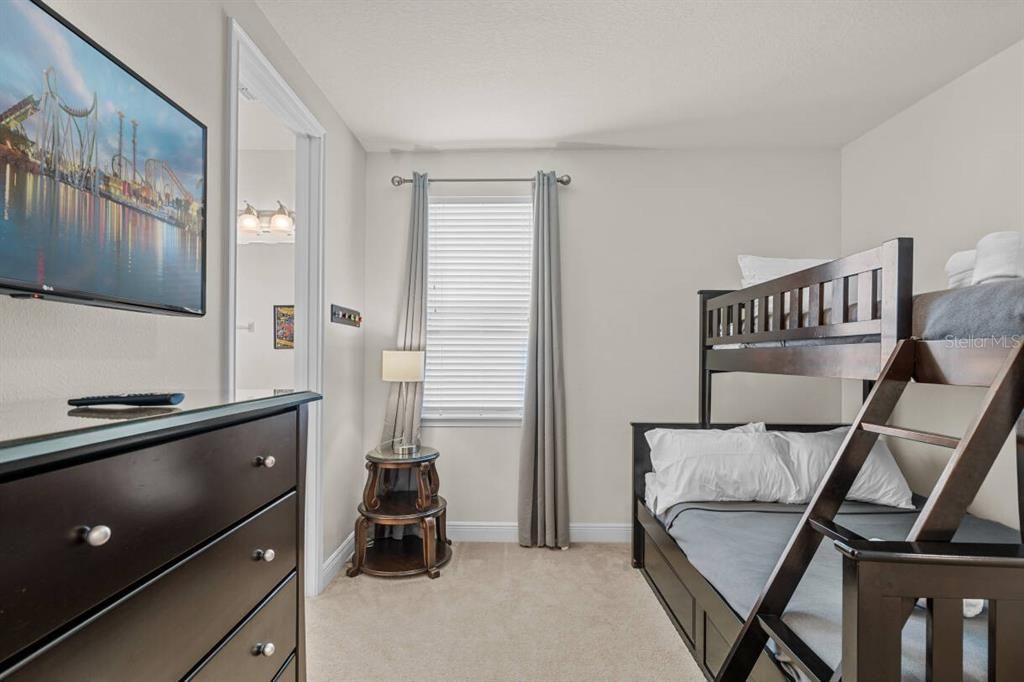 For Sale: $989,000 (8 beds, 8 baths, 4057 Square Feet)