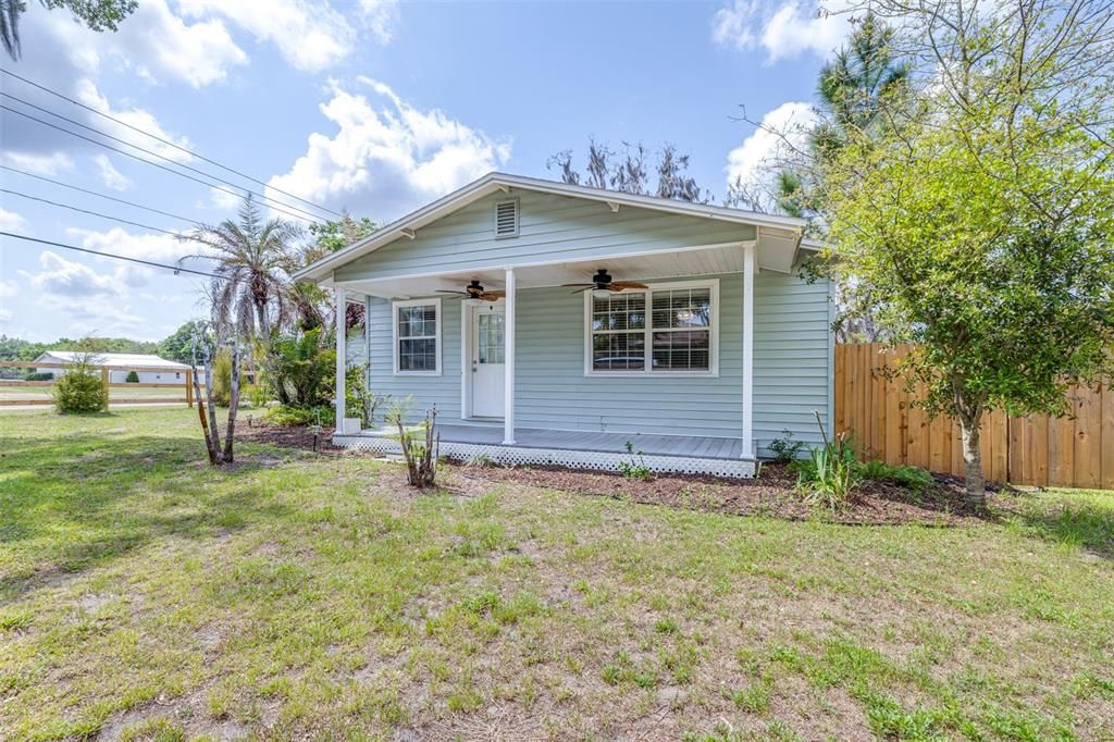 For Sale: $270,000 (3 beds, 1 baths, 1100 Square Feet)
