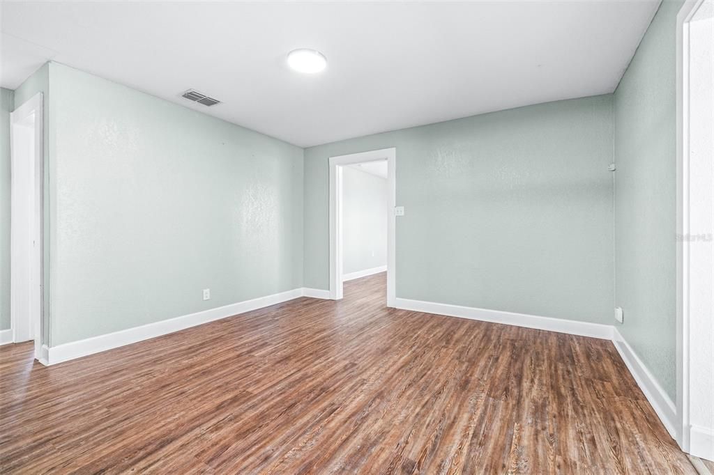 For Sale: $270,000 (3 beds, 1 baths, 1100 Square Feet)