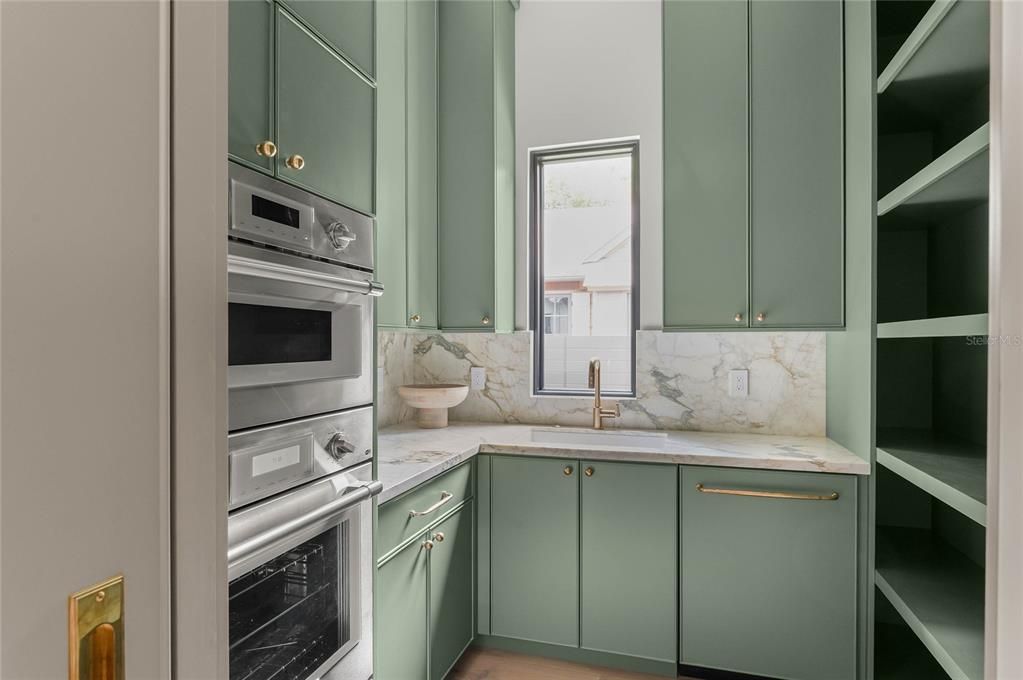 Activo con contrato: $3,799,000 (5 camas, 5 baños, 4451 Pies cuadrados)