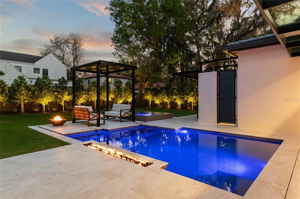 Activo con contrato: $3,799,000 (5 camas, 5 baños, 4451 Pies cuadrados)