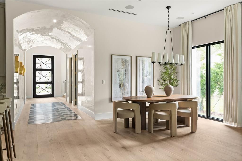 Activo con contrato: $3,799,000 (5 camas, 5 baños, 4451 Pies cuadrados)