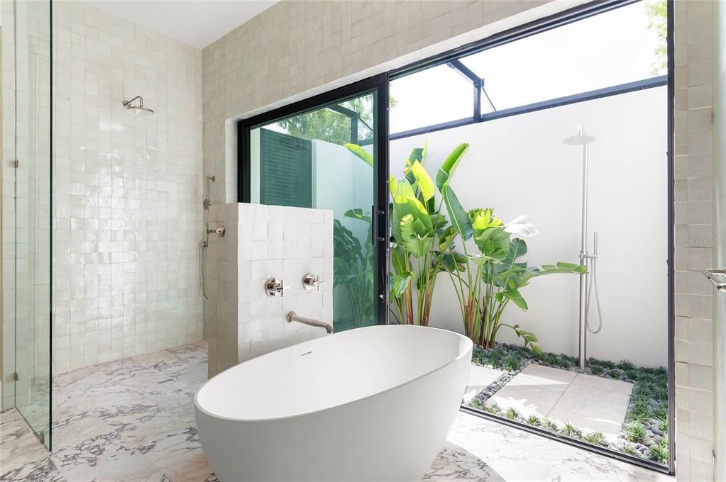 Activo con contrato: $3,799,000 (5 camas, 5 baños, 4451 Pies cuadrados)